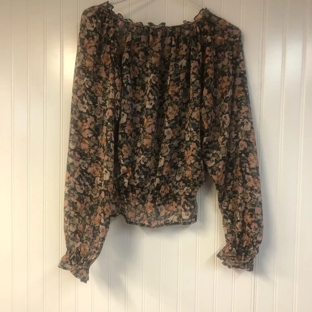 American Eagle Ruffle Smocked Floral Long Sleeve Blouse Medium Black Cropped